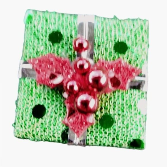 Christmas Present Pin Brooch Green Gift Package REd Ribbon Holly Holiday Jewelry - Picture 3 of 5